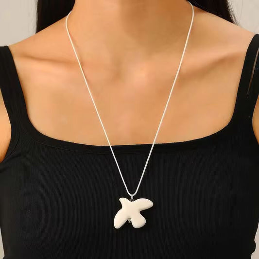 Fashion White Peace Dove Pendant Necklace for Women Vintage Metal Geometric Adjustable Rope Chain Jewelry Gifts